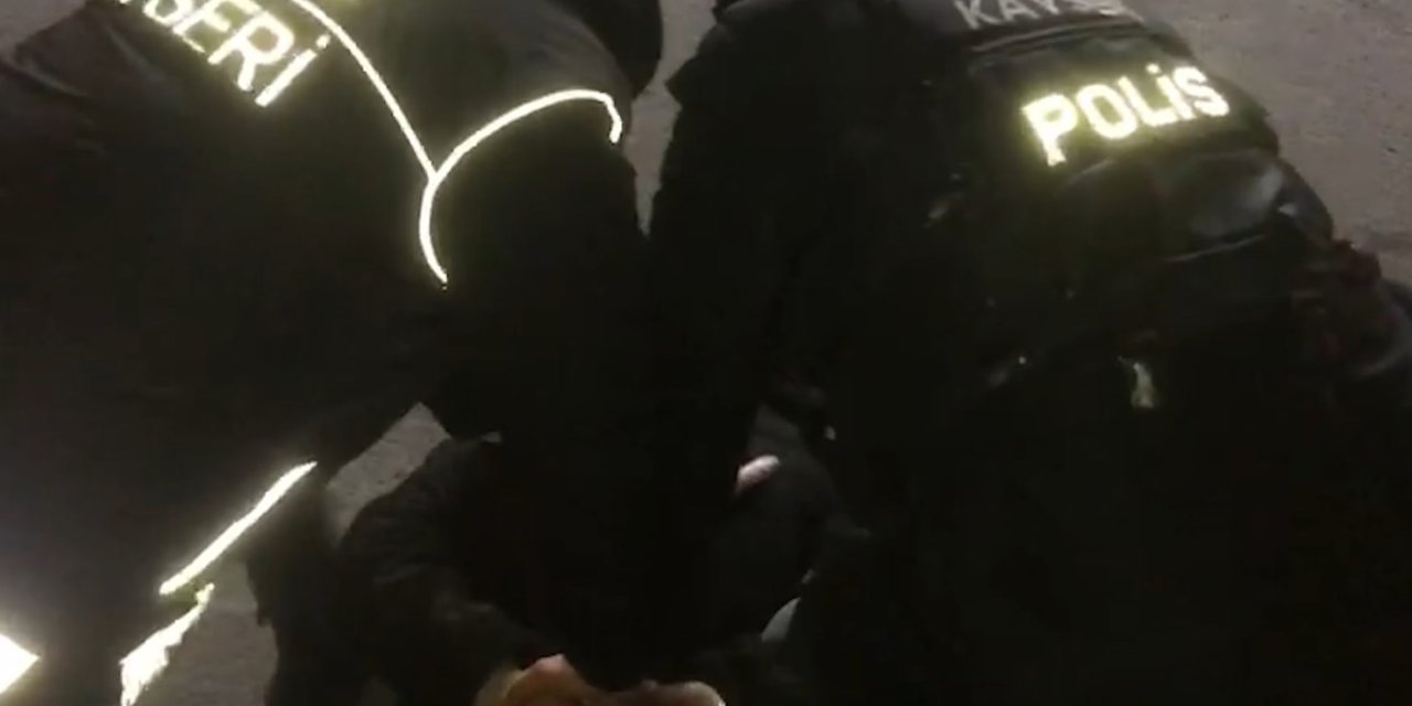 Durdurulan Araçtan 1 Kilo Uyuşturucu Çıktı