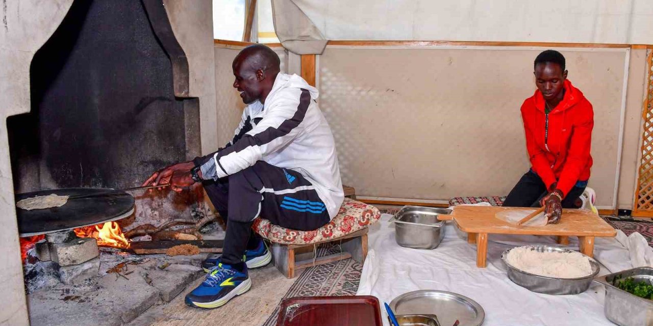 Kenyalı Sporcular Ocakta Bazlama Pişirdi