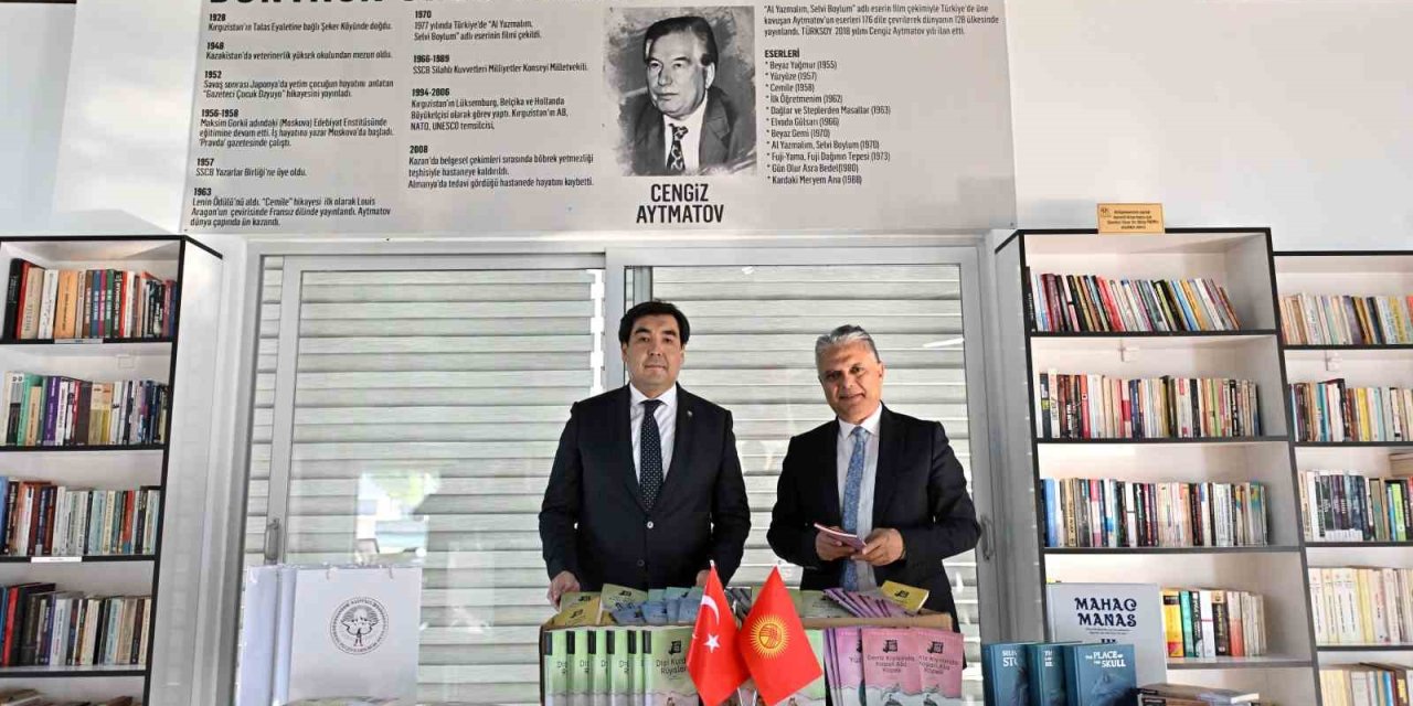 Aytmatov’un Eserleri Kütüphaneye Bağışlandı