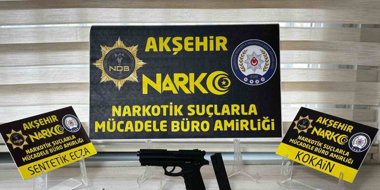 Polis Uygulamada Uyuşturucu Ve Silah Ele Geçirdi