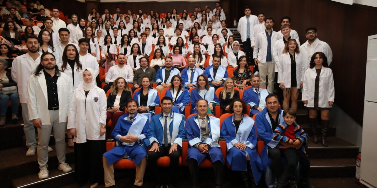 Diş Hekimliği Fakültesi Öğrencileri Beyaz Önlüklerini Giydi