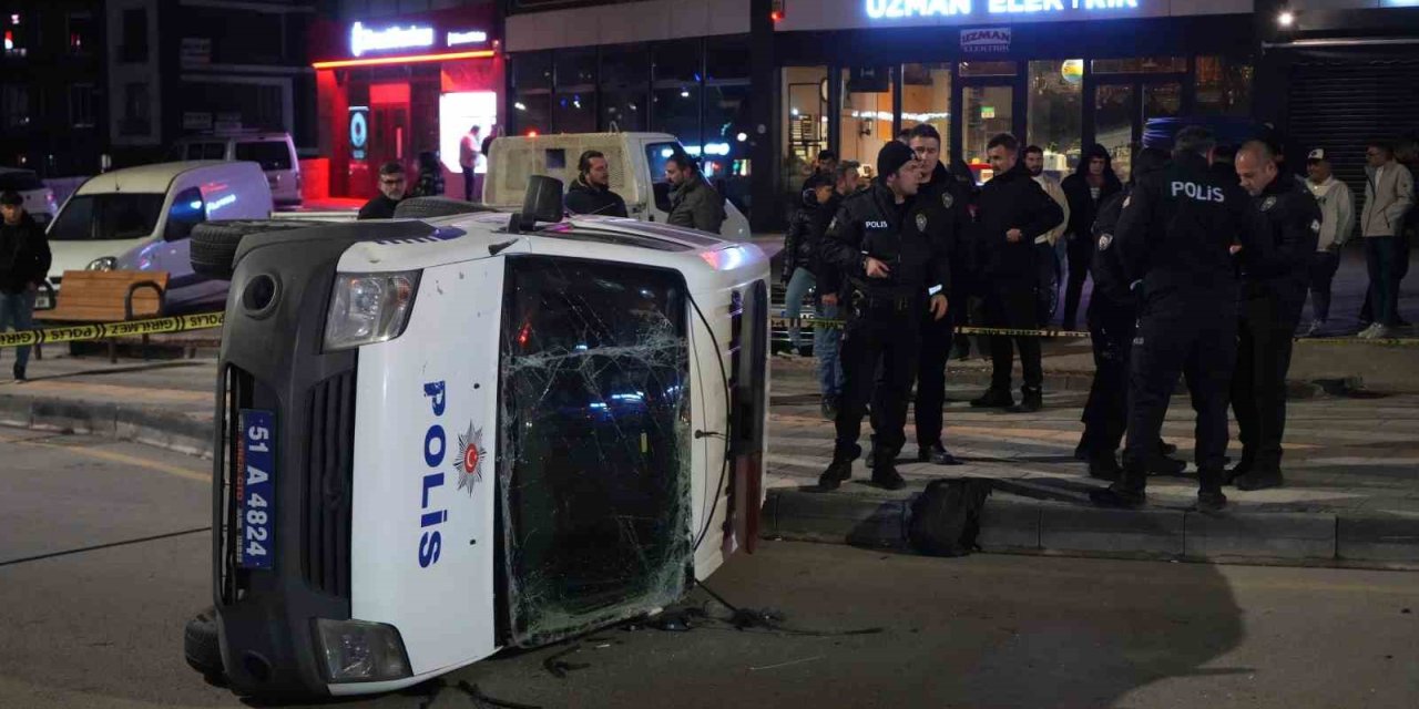 Niğde’de Polis Otosu İle Otomobil Çarpıştı: 6 Yaralı