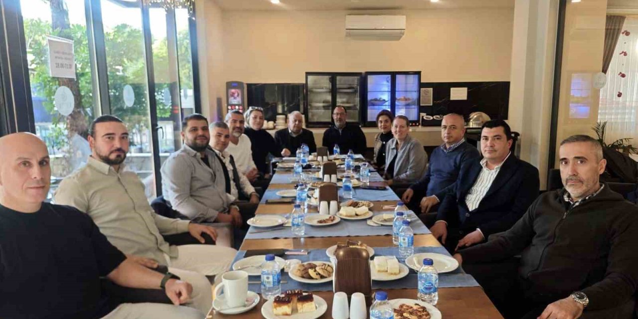 Alanyalı Turizmcilerden Petrol Dolum Tesisinin Büyütülmesine Tepki