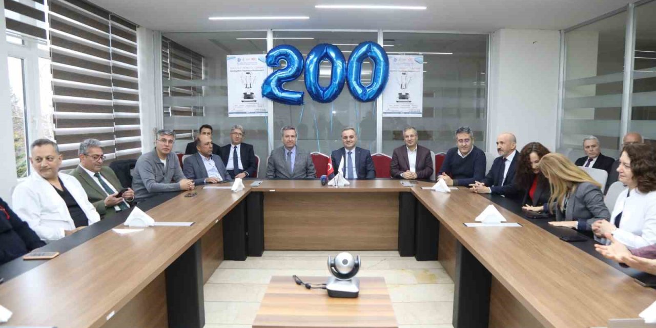 Erü Hastaneleri’nde Robotik Cerrahi Sistem İle 200. Ameliyat Gerçekleştirildi