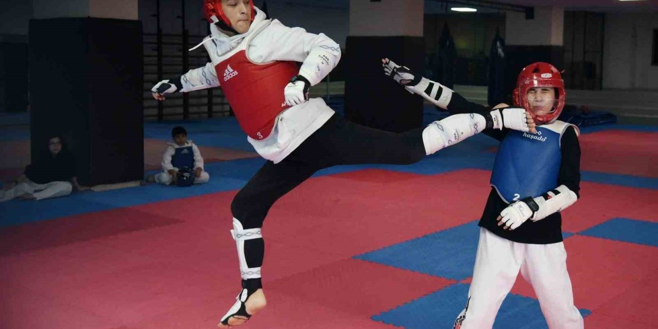 Kepezli Tekvandocular Şampiyonaya Hazırlanıyor