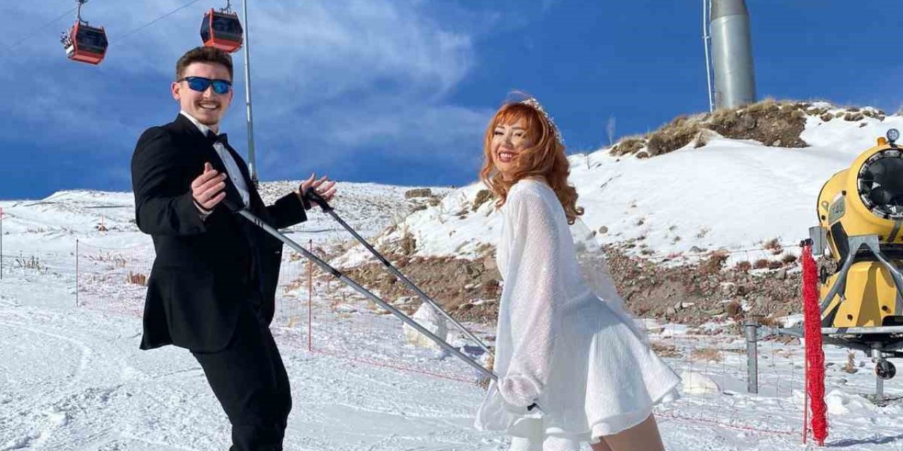 Gelin Ve Damat Erciyes’te Kayak Yaptı