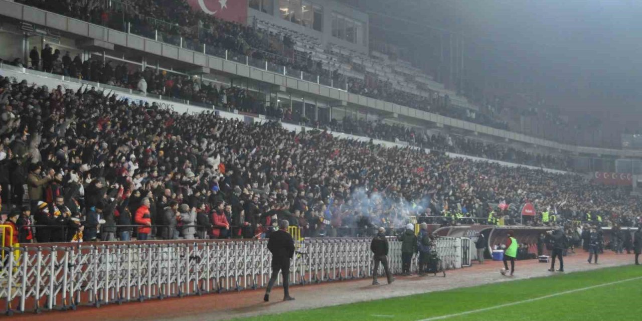 Taraftarıyla Rekor Kıran Eskişehirspor, Liderlik Koltuğuna Oturdu