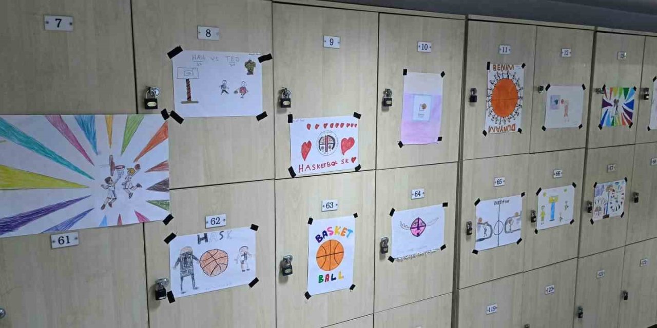 Minik Sporculardan İdman Yaptıkları Salonda Resim Sergisi