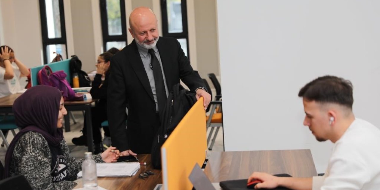 Hayalini Kütüphanede Gerçekleştiren Yiğithal’den Çolakbayrakdar’a Teşekkür