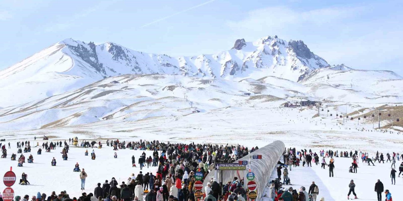 Erciyes Hafta Sonu 70 Bin Ziyaretçi Ağırladı