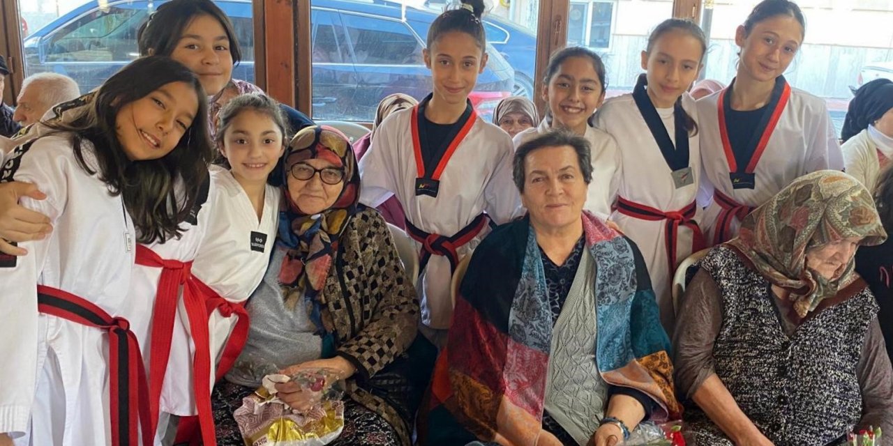 Huzurevindeki Yaşlılar, Kuşaklar Arası Buluşma Programında Genç Sporcularla Bir Araya Geldi