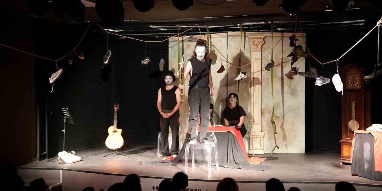 ’memleket Meselesi’ Oyununa Yoğun İlgi