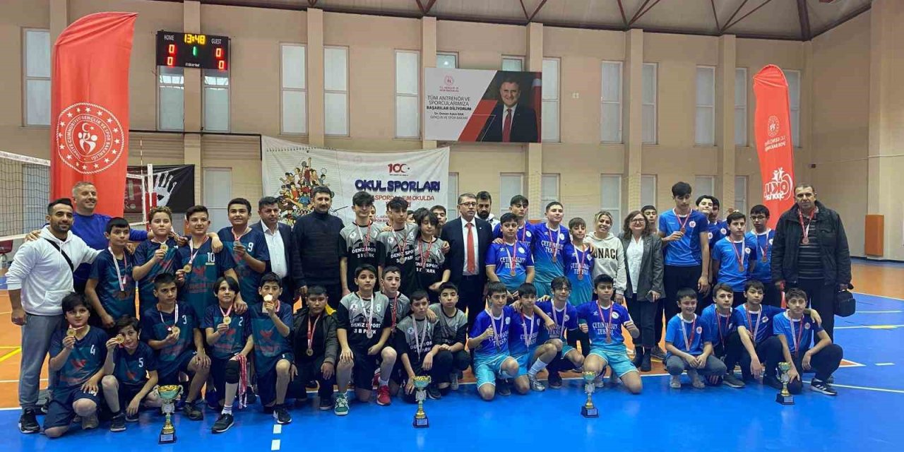Okul Sporları Voleybol Yıldız Erkek Ve Kız Maçları Sona Erdi