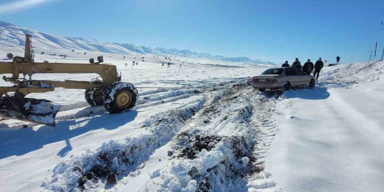 Tarlaya Uçan Araç Kurtarıldı