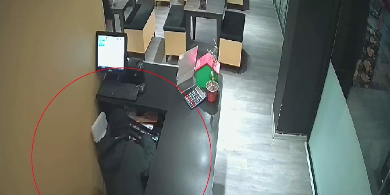 Restoranın Kasasından Para Çalmaya Çalışan Çocuk Son Anda Yakalandı