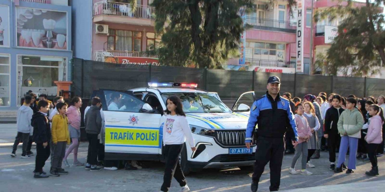 Serik’te Yerli Malı Haftasında Yerli Ve Milli Araç Togg Öğrencilere Tanıtıldı