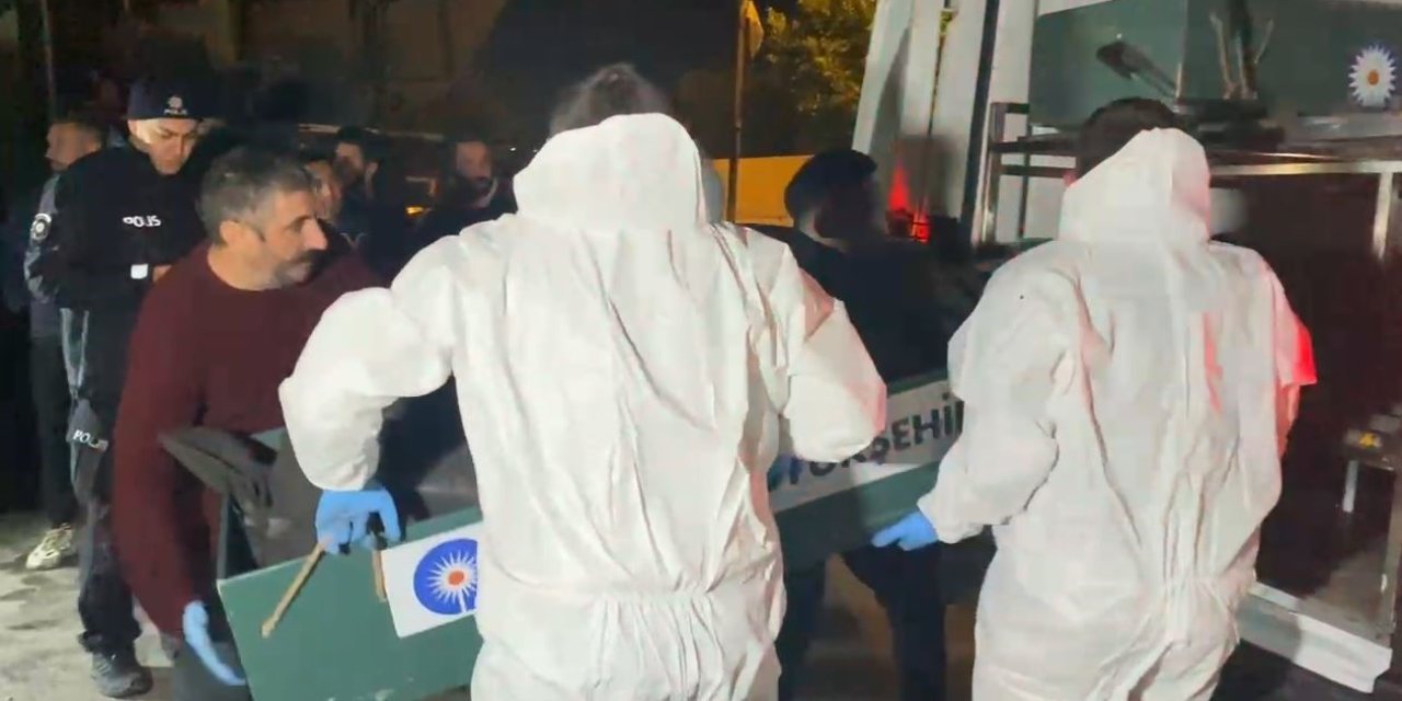 Araç Boyama Atölyesindeki Araçlarla Birlikte Alev Alev Yandı, 24 Yaşındaki Genç Feci Şekilde Can Verdi