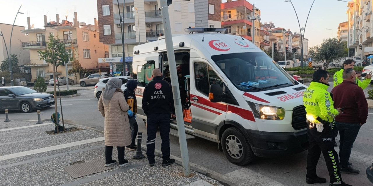 Bisiklet Sürücüsü Çocuk Araca Çarpmamak İçin Bisikleti Devirdi
