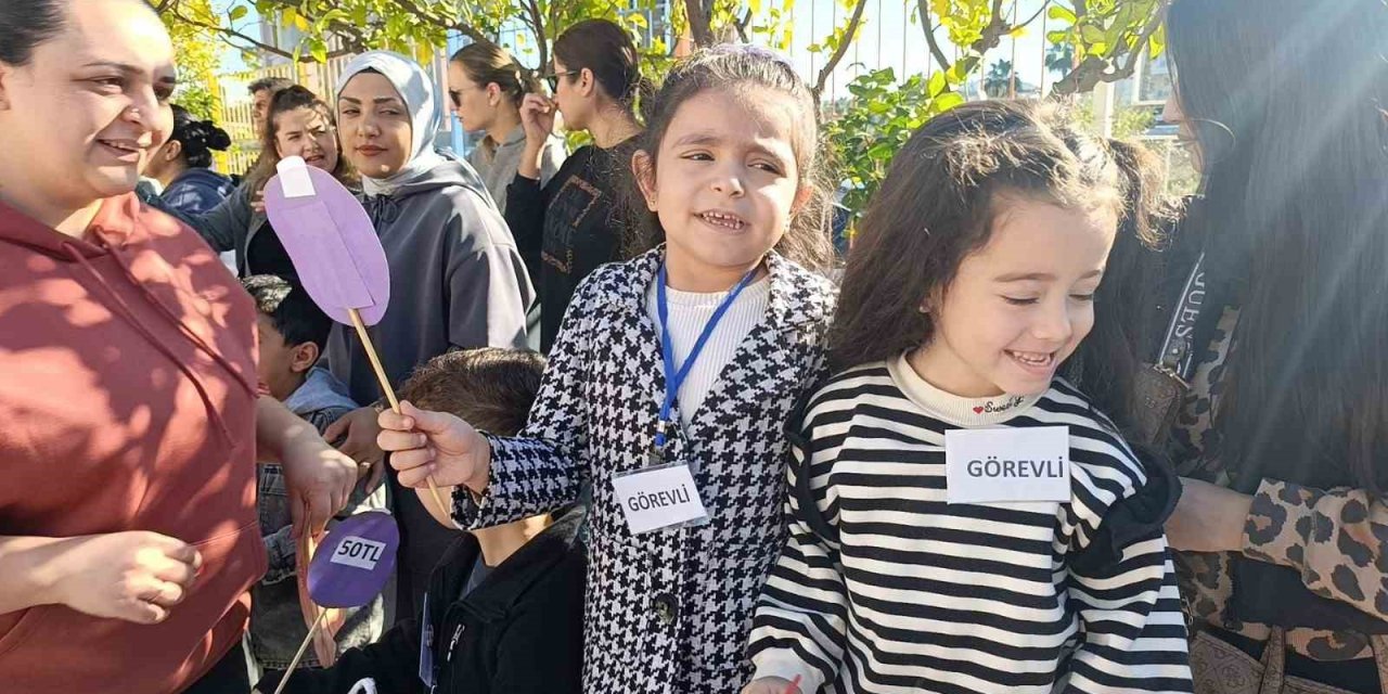 Minikler, Pazarcılara Taş Çıkarttı: “gel Vatandaş Gel, Param Olsa Da Ben Alsam”