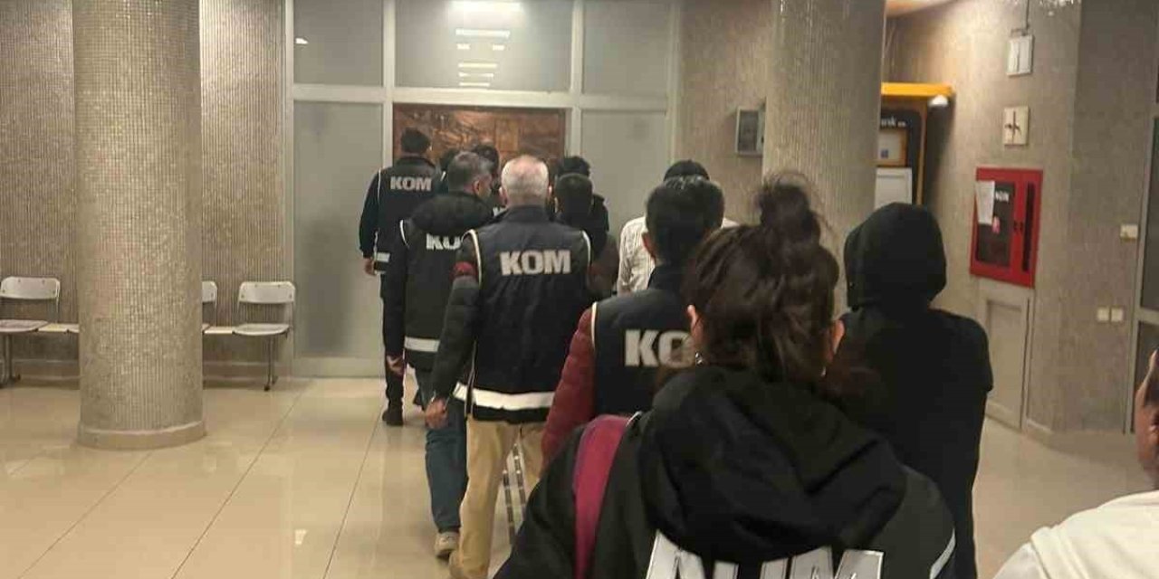 Antalya’da Gasp Şüphelisi 7 Kişi Tutuklandı