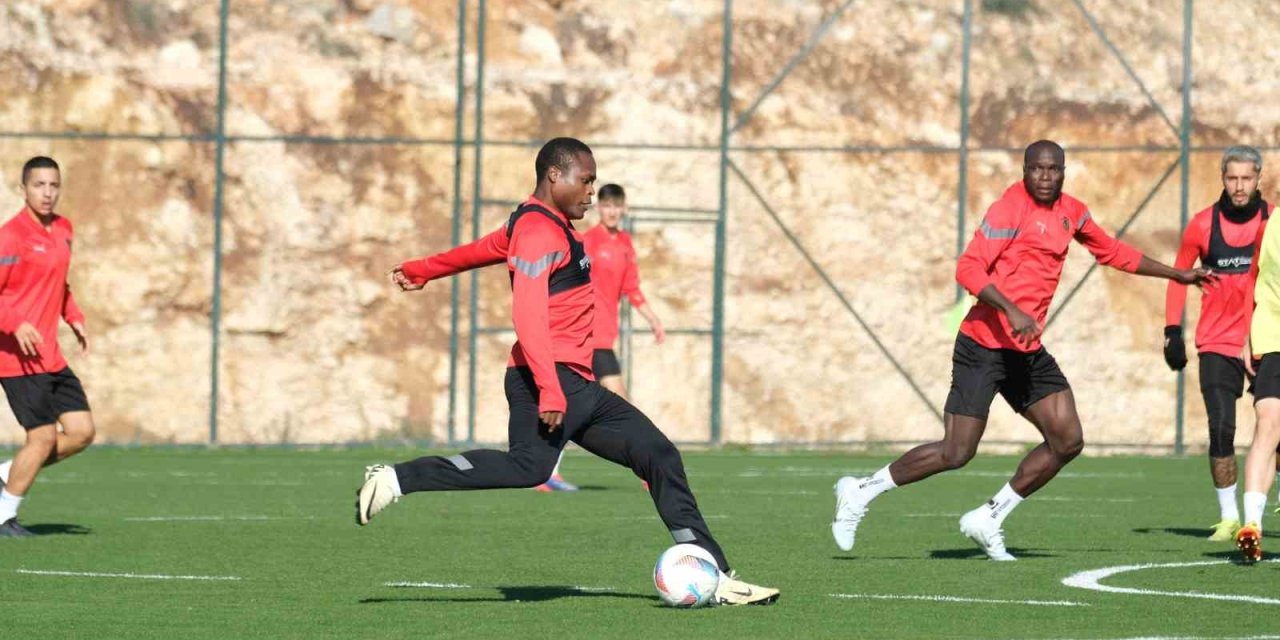 Atakaş Hatayspor, İskenderunspor Maçı Hazırlıklarını Tamamladı