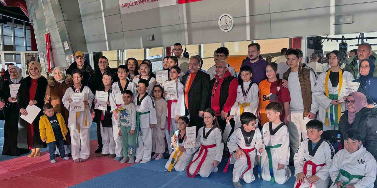 Sporcu Fabrikası Tekvandocuları Kuşak Taktı