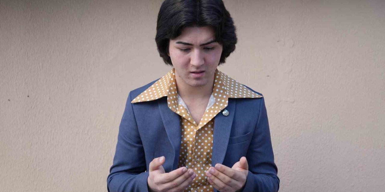 Ferdi Tayfur’un Genç Hayranı Hastane Önünde Nöbet Tutarak Dua Ediyor