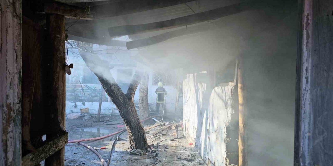 Kayseri’de Evde Çıkan Yangın İtfaiye Ekiplerince Söndürüldü