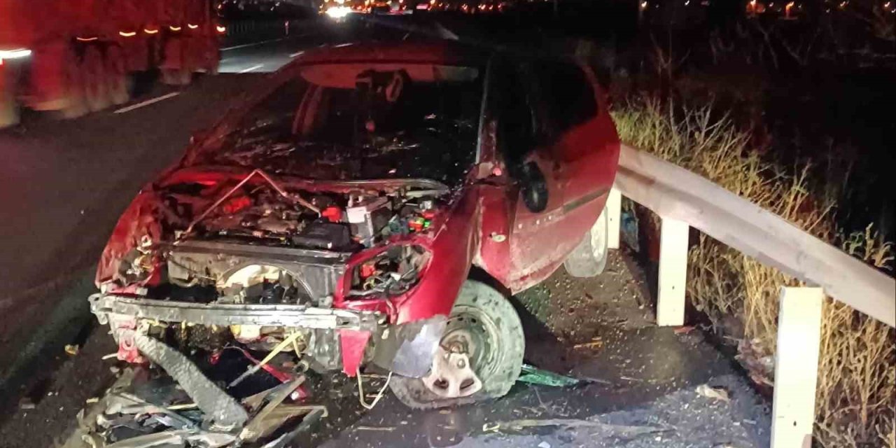 Konya’da Bariyerlere Çarpan Otomobil Sürücüsü Yaralandı