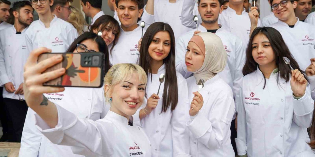 Ünlü Şef Buğra Özdemir Turizm Fakültesi Öğrencileriyle Buluştu