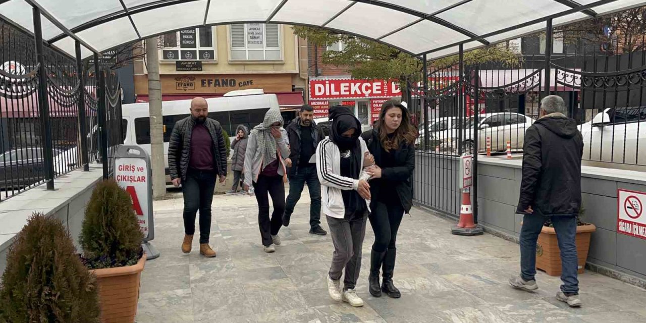 Hırsızlık Suçundan 78 Yıl Hapis Cezası Olan 5’inci Çocuğuna Hamile 24 Yaşındaki Kadın Tutuklandı