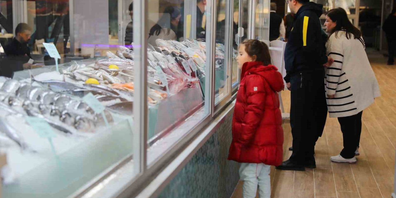 Antalya’da Taze Balığın Adresi Düden Balık Çarşısı