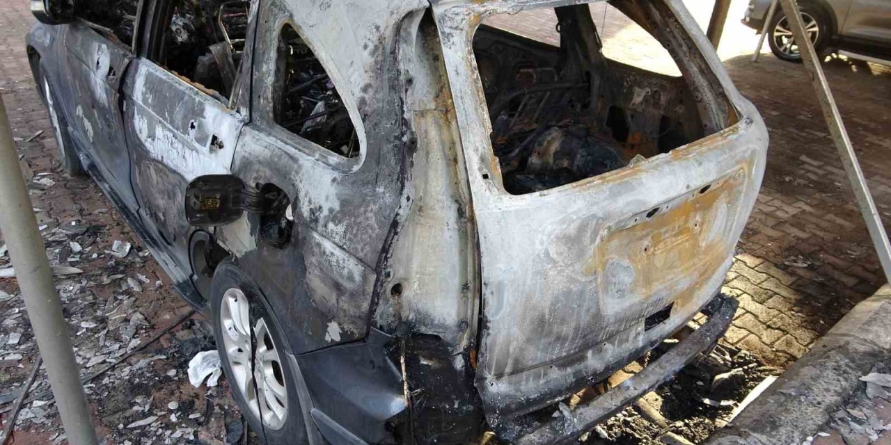 Genç Kadına ’kundaklama’ Şoku: Ailesinin Aracı Alev Alev Yandı