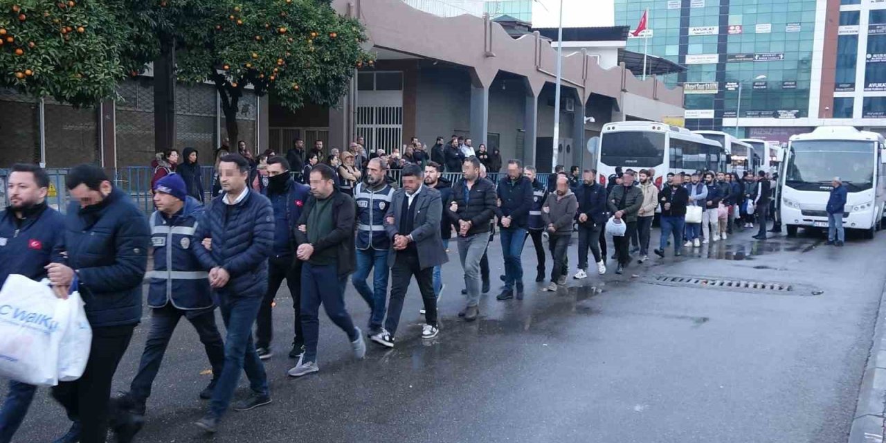 Mersin’deki Rüşvet Operasyonu Zanlıları Adliyeye Sevk Edildi