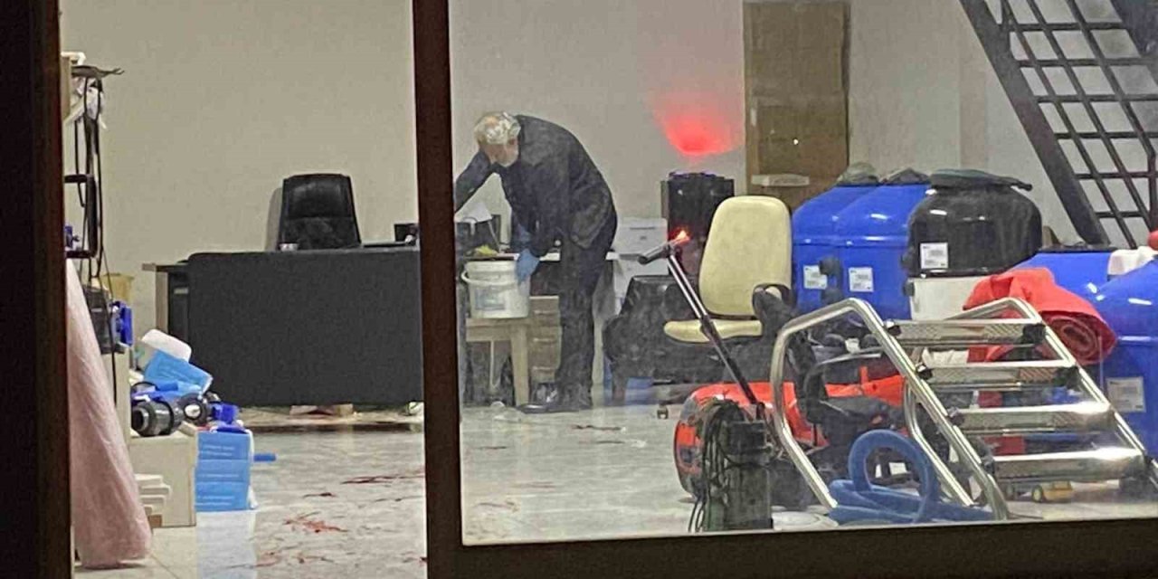 Tartışma Kavgaya Dönüştü, 1 Kişi Başına Şişe İle Vurularak Yaralandı