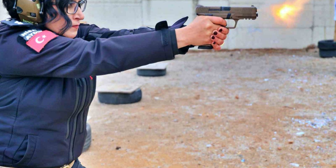 Antalya Emniyeti’nin Lara Corft’u: Eğitiminden Geçen Polis Karanlıkta Hedefi 12’den Vuruyor