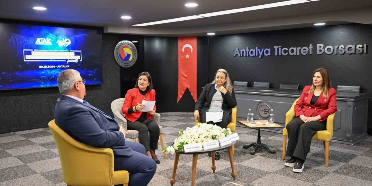 Antalya’da Tarımsal Kooperatifçiliğin Geleceği Paneli Düzenlendi