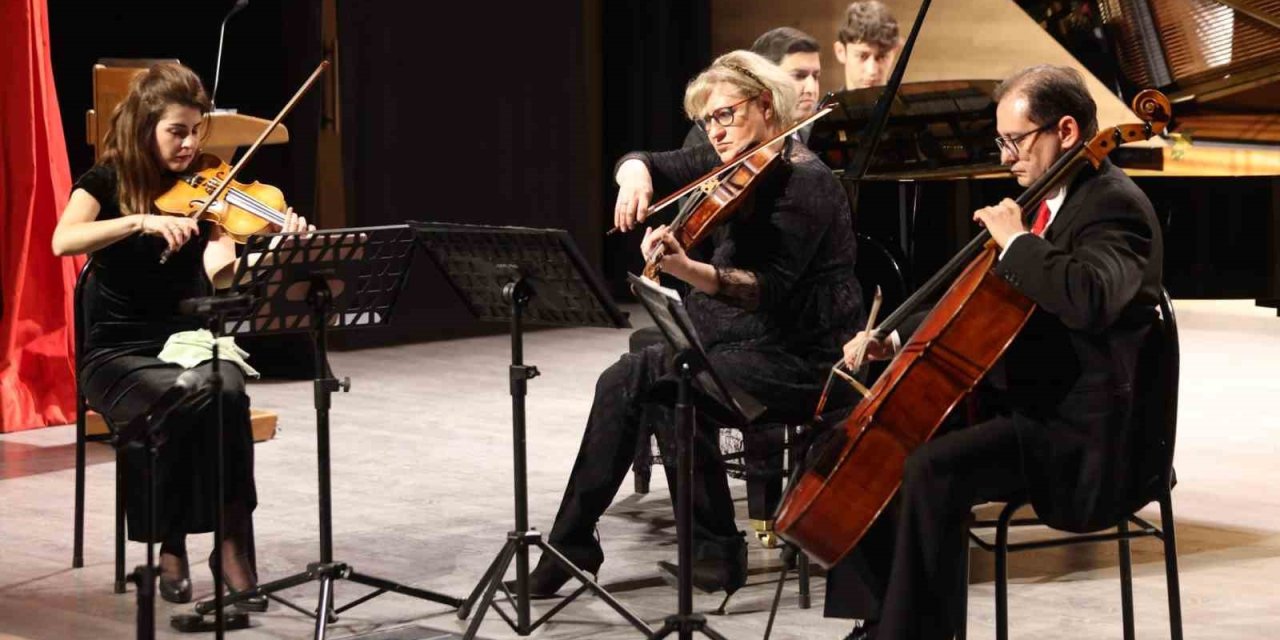 Odunpazarı Belediyesi’nin Müzik Grubu Opa Quadro’dan Etkileyici Performans