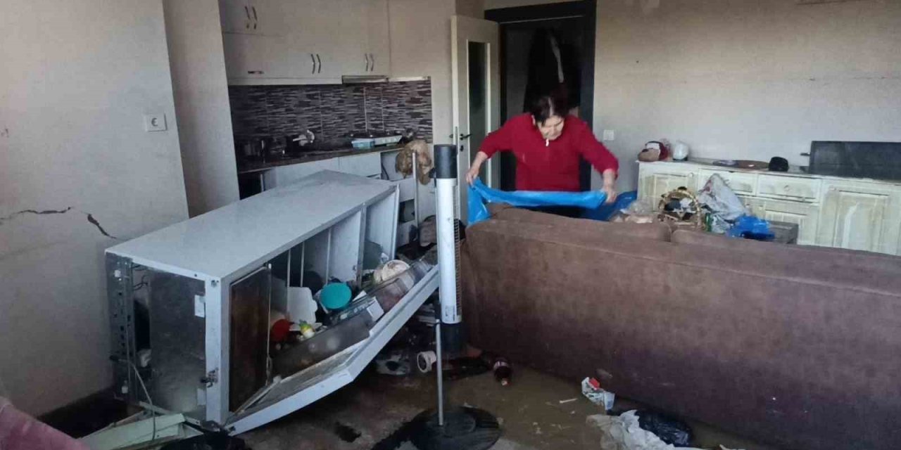 Manavgat Ta Dün Yaşanan Sel Felaketinin Yaraları Sarılmaya Başladı