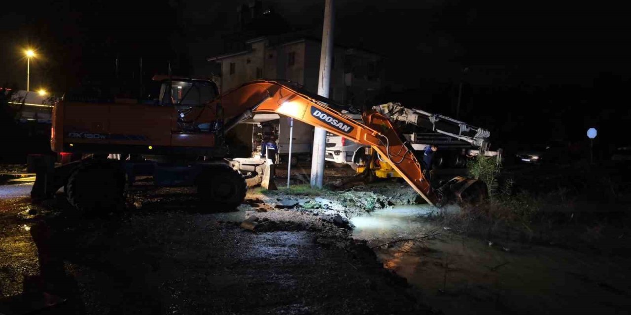 Antalya Büyükşehir Belediye Başkanı Muhittin Böcek’ten Manavgat’a Geçmiş Olsun Ziyareti