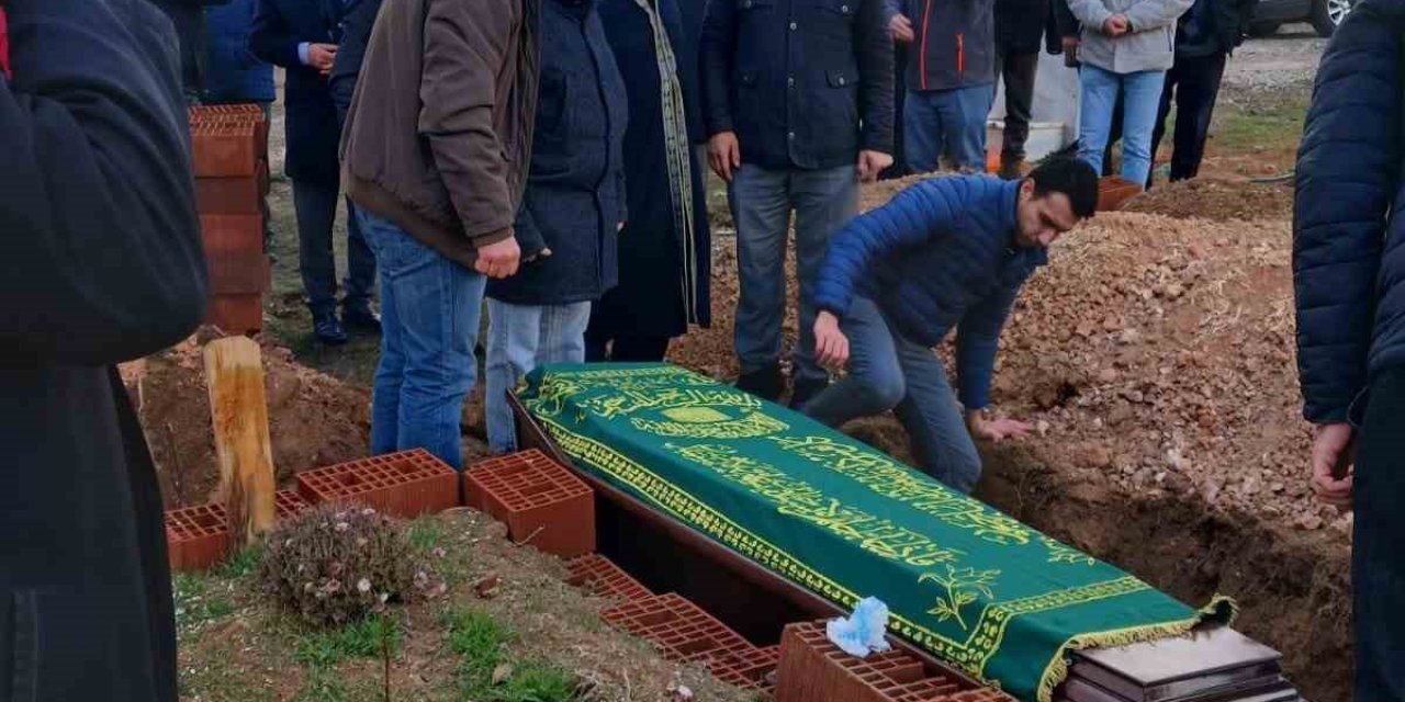 Usta Sanatçı Özdemir Şenova Son Yolculuğuna Uğurlandı