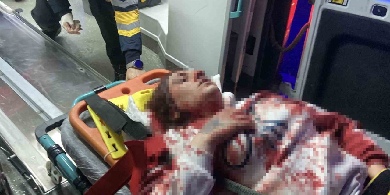Aksaray’da Sokak Ortasında Bıçaklanan Kadın Ağır Yaralandı