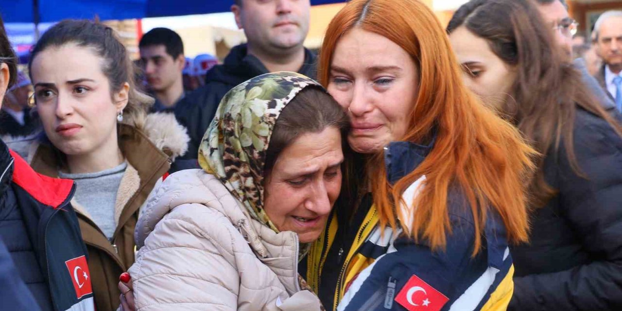 Helikopter Kazasında Hayatını Kaybeden 3 Kişi İçin Tören Düzenlendi