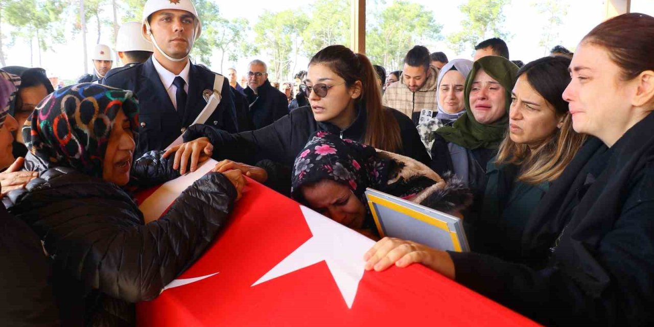 Helikopter Kazasında Hayatını Kaybeden Doktor Ve Att Personeli Toprağa Verildi