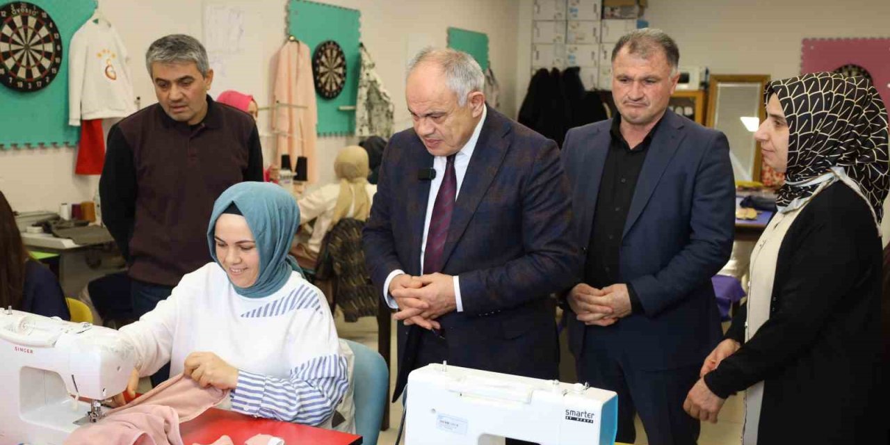 Yahyalı’da Tekstil Fabrikası İçin İstihdam Garantili Kurs Açıldı