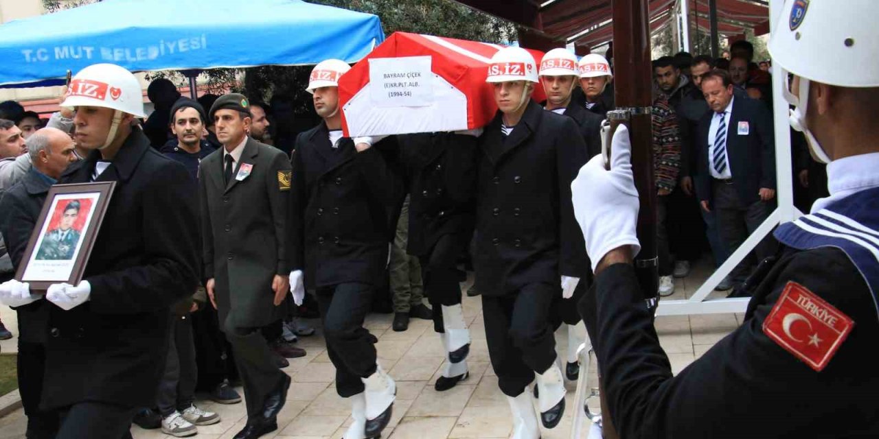 Helikopter Kazasında Hayatını Kaybeden Pilot Bayram Çiçek Son Yolculuğuna Uğurlandı