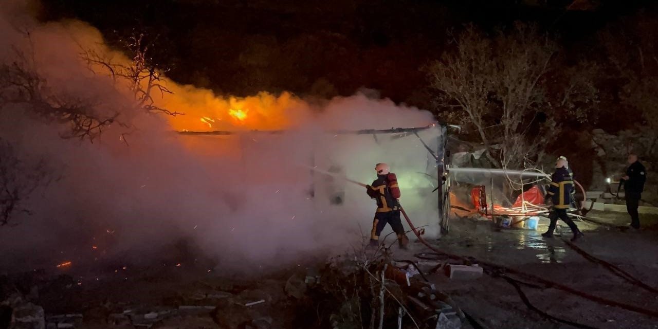 Kayseri’de Bağ Evi Alev Alev Yandı