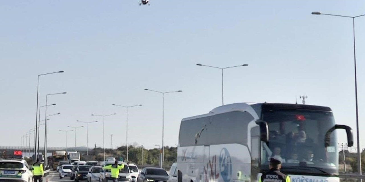 Otoyolda ’cayrokopter’le Denetim: 20 Araca Cezai İşlem Uygulandı, 3 Aranan Şahıs Yakalandı