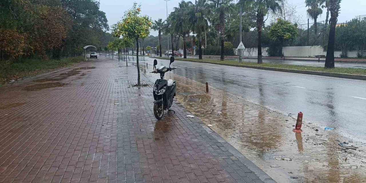 Manavgat’ta Devrilen Elektrikli Bisikletin Sürücüsü Yaralandı