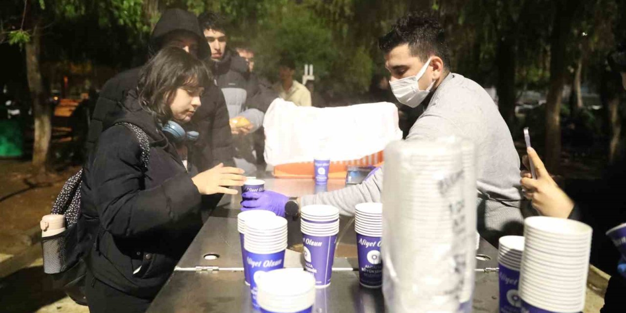 Büyükşehir’den Final Haftasında Öğrencilere Sıcak Çorba İkramı